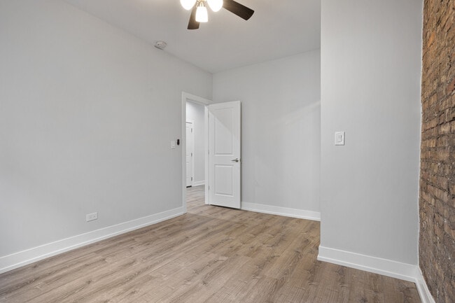 Building Photo - 6956 N Wolcott Ave