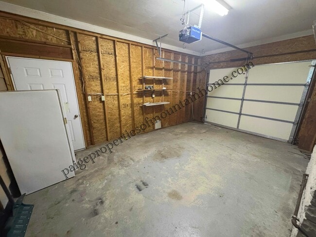 Building Photo - 425 Ashington Dr