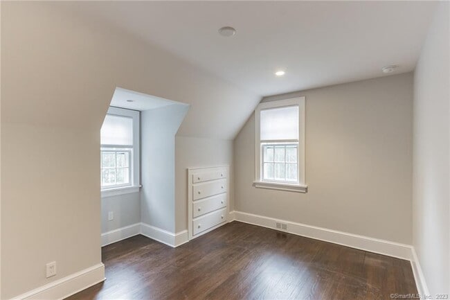 Building Photo - 49 Sunset Dr