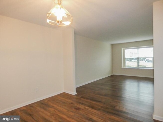 Building Photo - 2105 Lexington Mews