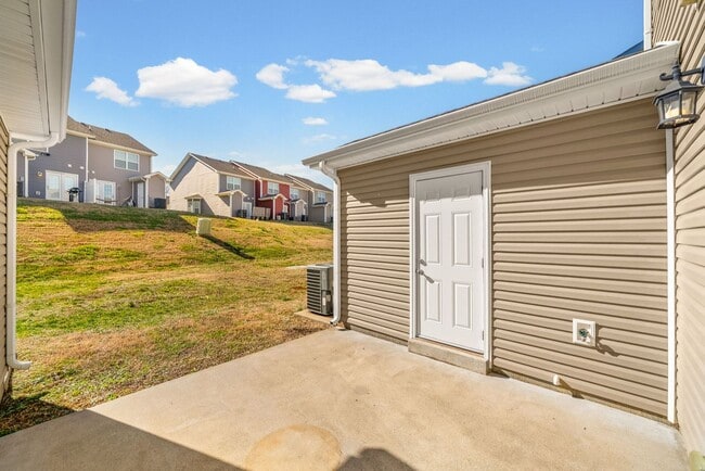 Building Photo - Beautiful 2 Bedroom 2 1/2 Bath Condo For Rent Near Beachaven Vineyard!