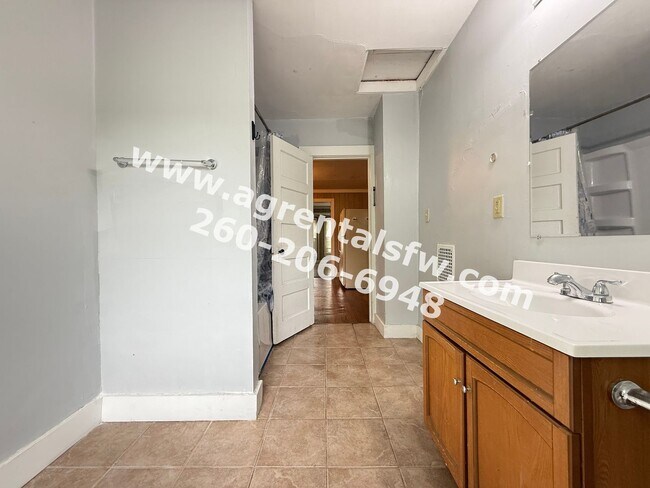 Building Photo - 2919 S Harrison St