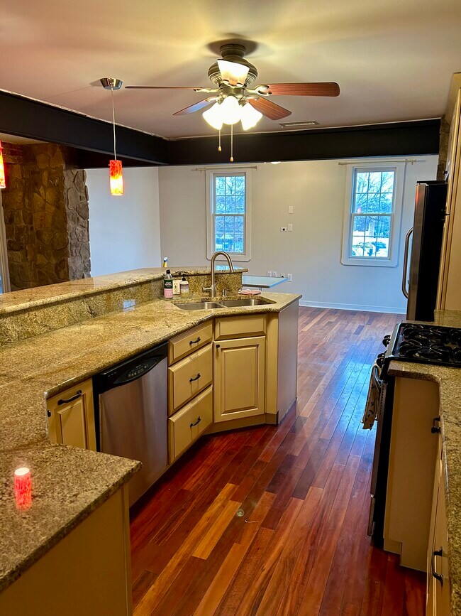 Kitchen - 10 S Crenshaw Ave
