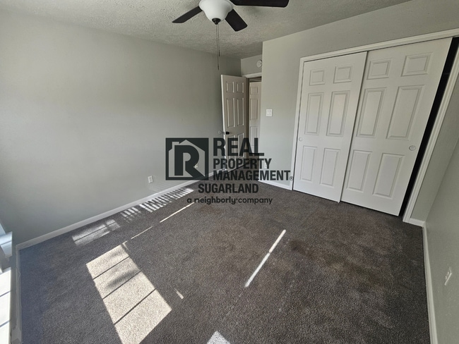 Building Photo - Executive Living in the Heart of Sugar Land