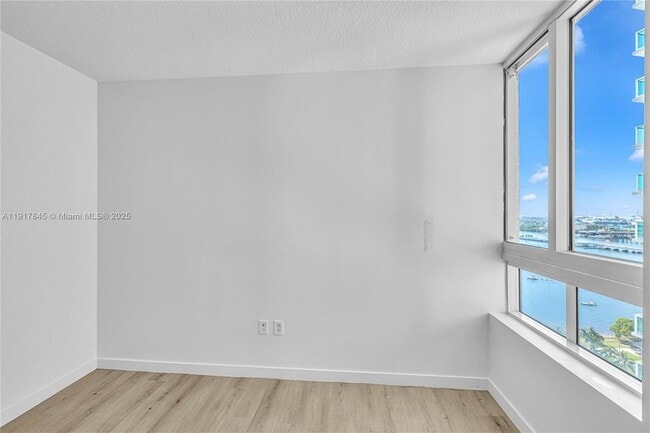 Building Photo - 1900 N Bayshore Dr