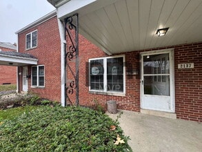 Building Photo - 2137 Ridgeview Rd