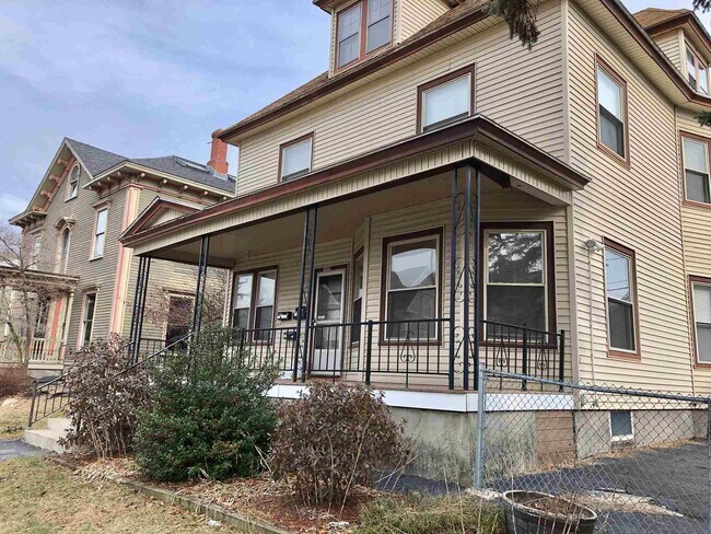 Building Photo - 599 Beech St