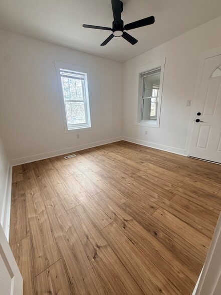 Building Photo - 908 Mount Rose Ave