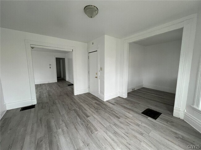 Building Photo - 229 Kellogg St