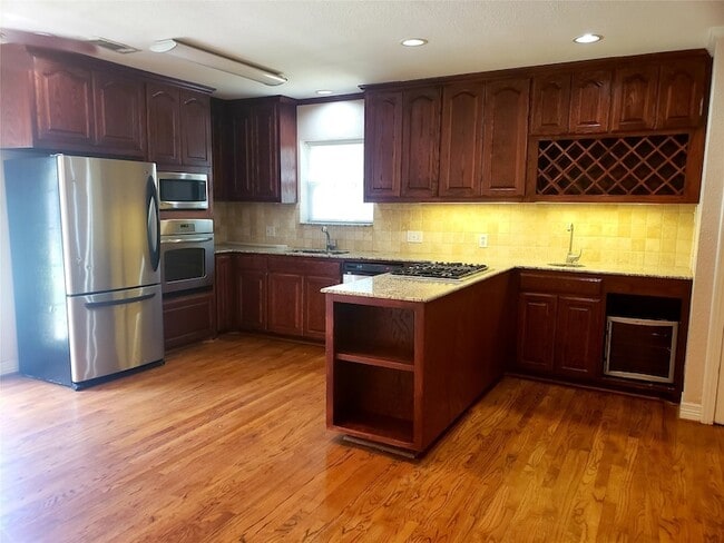 Building Photo - 6219 Penrose Ave