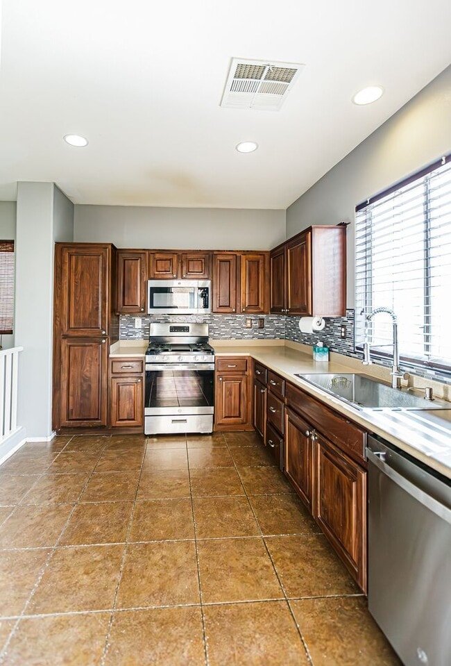 Building Photo - 3 story home