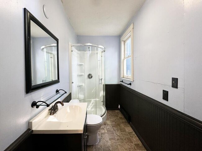 Building Photo - 531 Monroe Street