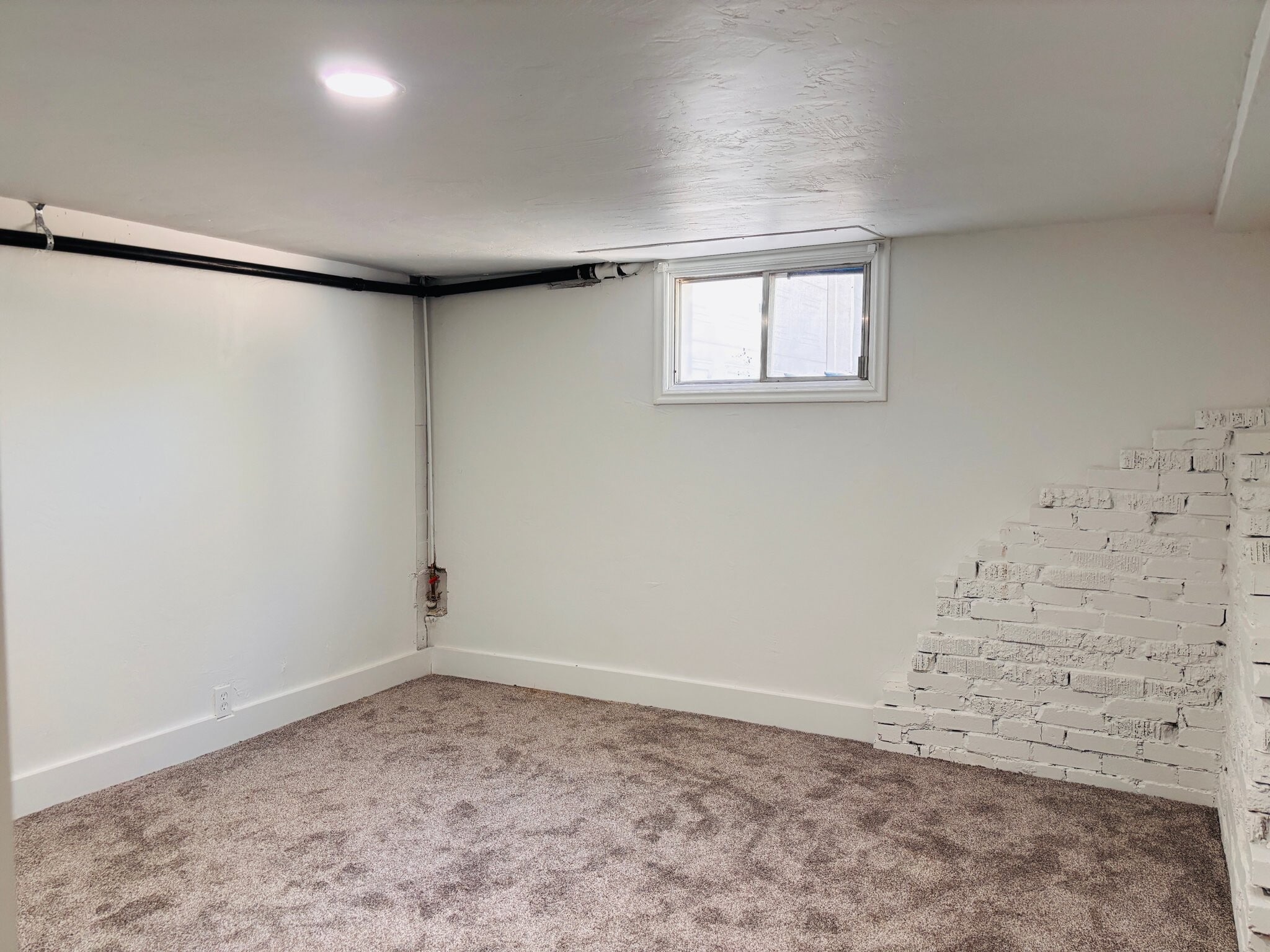 Building Photo - 694 S 600 E