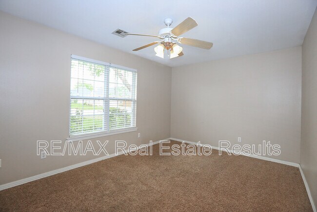 Building Photo - 3606 SE 8th St