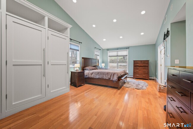 Building Photo - 297 South Rd