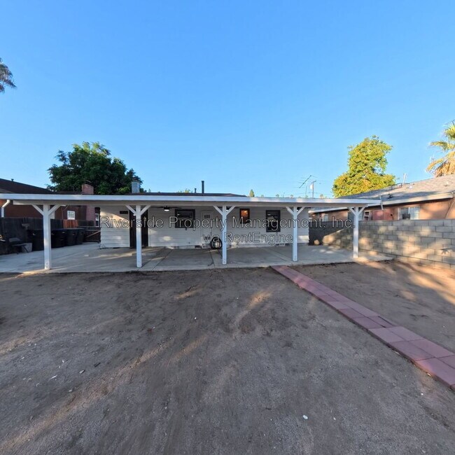Building Photo - 3695 McKenzie St