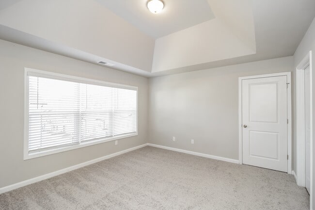 Building Photo - 811 Calvin Pk Dr