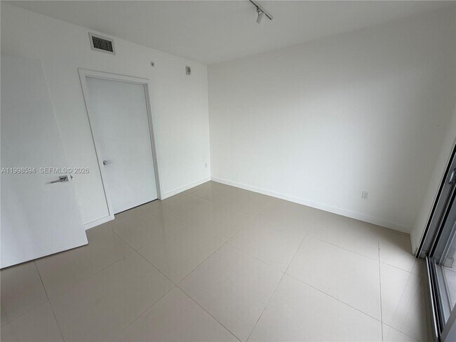 Building Photo - 488 NE 18th St