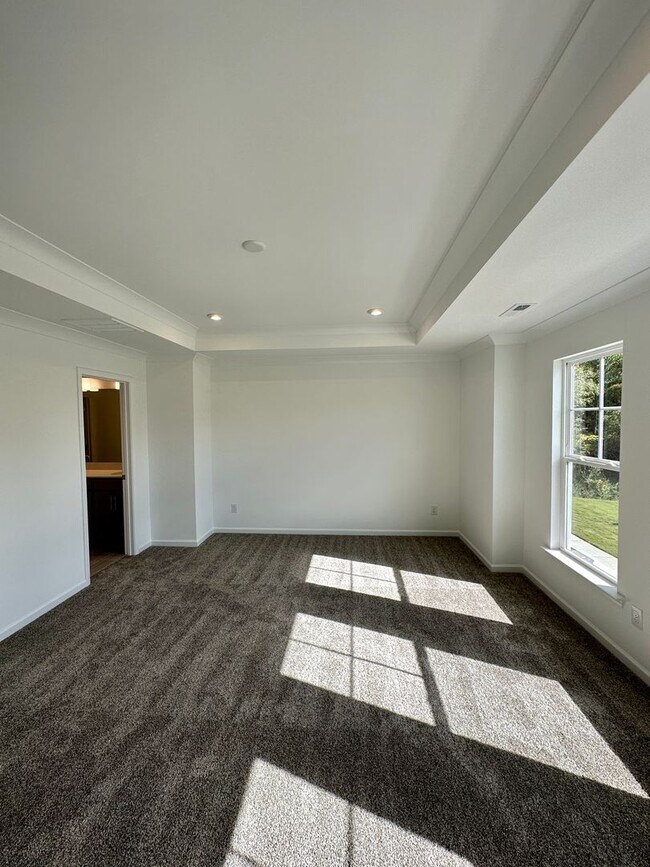 Building Photo - 2BR/3BA End Unit Townhome in Pringle Towns