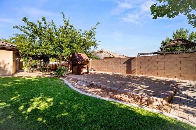 Building Photo - "Spacious 5-Bed Oasis with 3 Baths in Washington, UT – 3,171 Sq Ft of Comfort!"