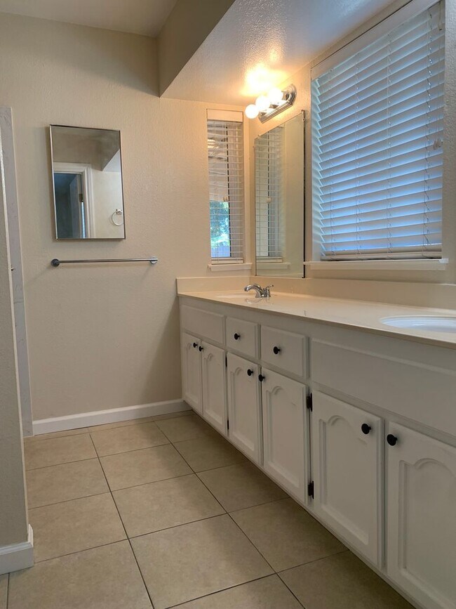 Building Photo - Upgraded Suisun City Home Available NOW!
