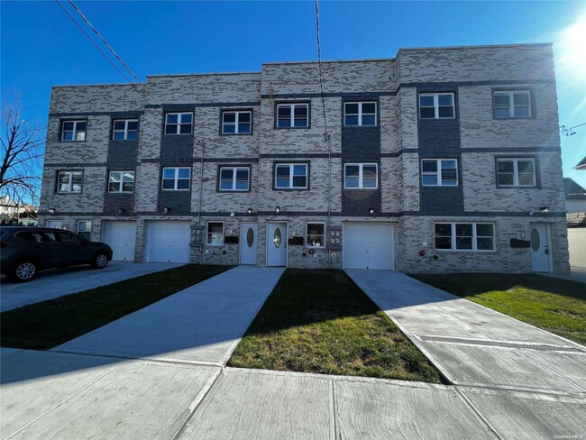 Primary Photo - 139-16 95th Ave