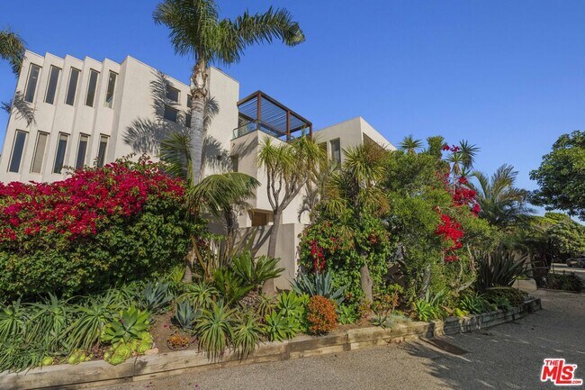 Building Photo - 31851 Seafield Dr