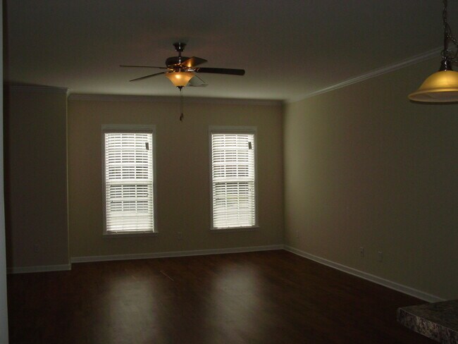 Building Photo - 104 Ventura Pl