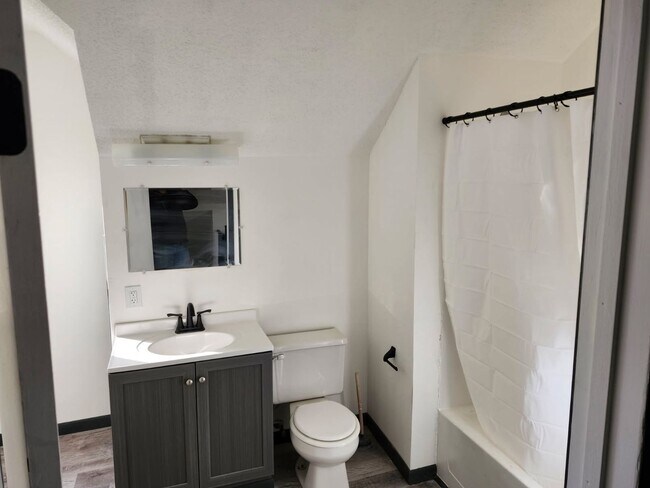 Building Photo - 113 S Polk St