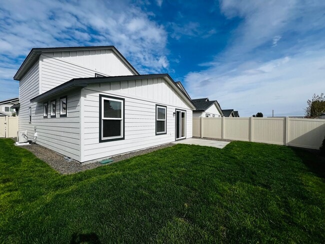 Building Photo - Non-Refundable & Security Deposit Total: $...