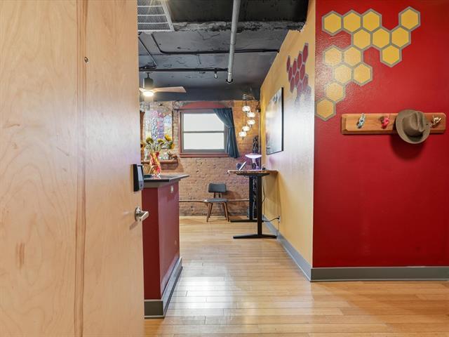 Building Photo - 910 Houston St