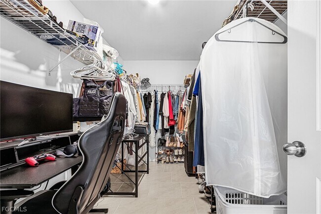 Building Photo - 4007 San Clemente Ct