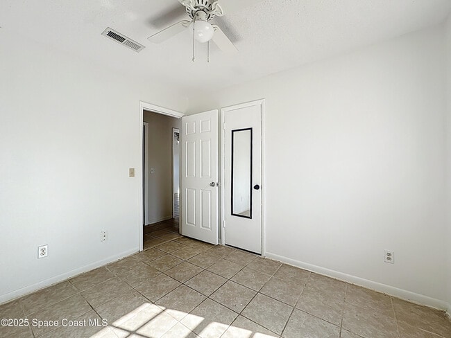 Building Photo - 1076 Coronado Dr