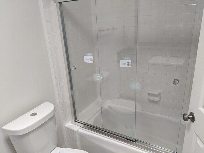 Building Photo - 10945 Rose Ave