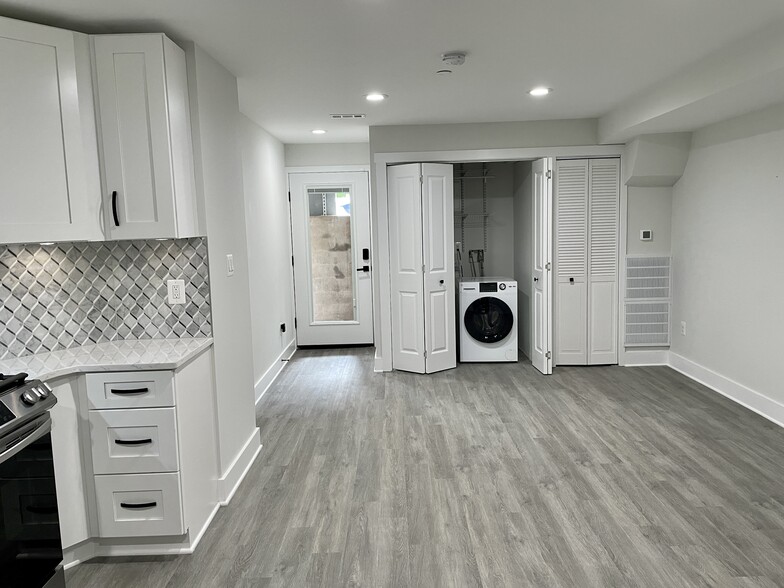 Main room with laundry closet - 731 Girard St NW
