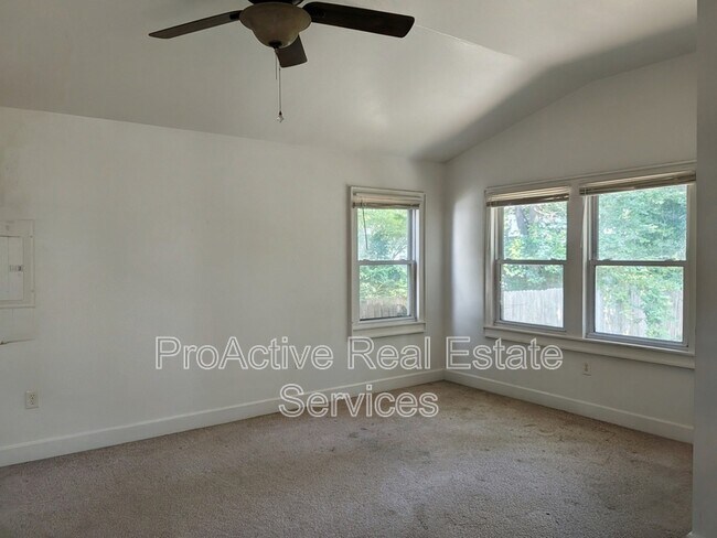 Building Photo - 1412 Melrose Pkwy