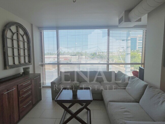 Building Photo - 535 W Thomas Rd