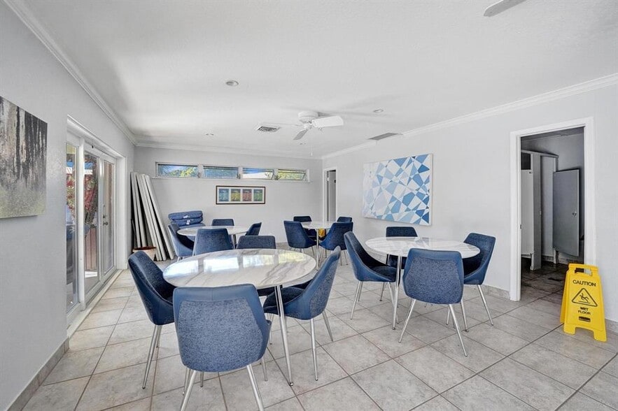 Building Photo - 120 NE 20th Ct