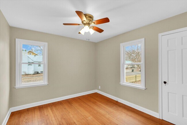 Building Photo - 502 E Washington St