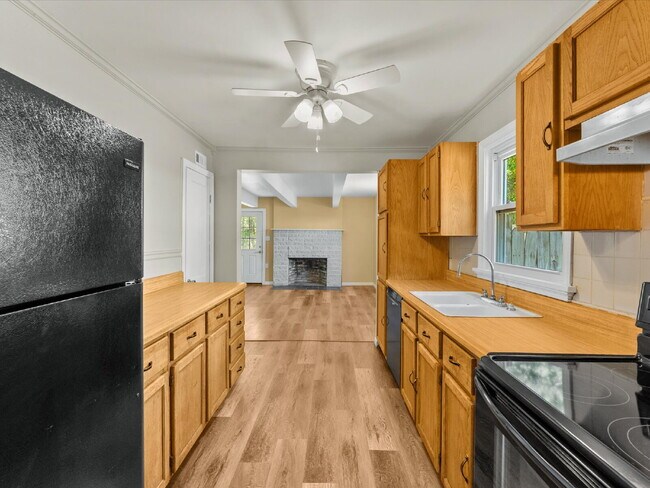 Building Photo - 7602 Woodman Rd