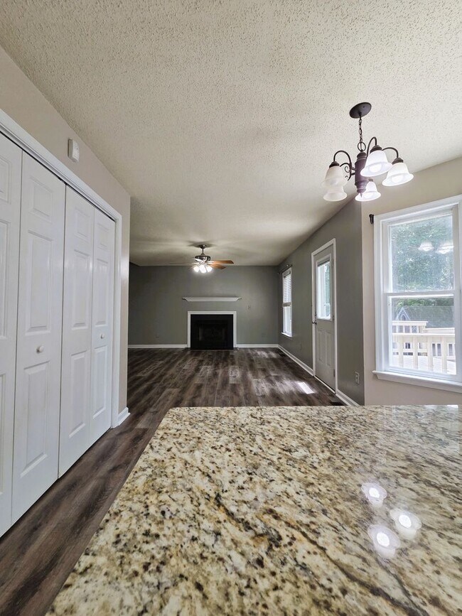 Building Photo - Well maintained 2 story home in Providence Creek Subdivision