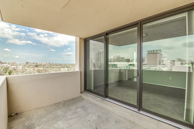 Building Photo - 4141 Henderson Rd