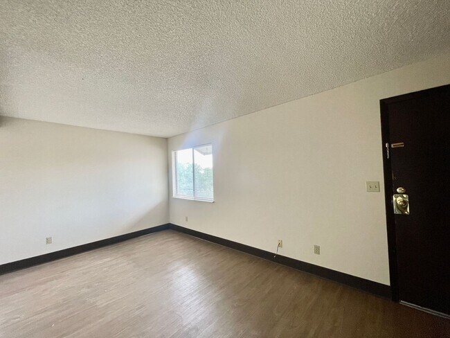 Building Photo - 1705 Heatheridge Rd