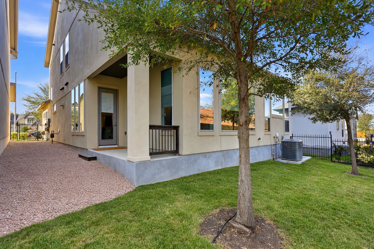 Building Photo - 11330 Cottage Grove