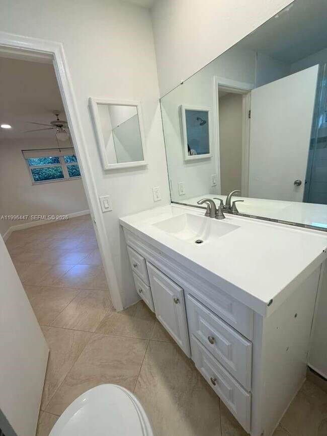 Building Photo - 325 NE 131st St