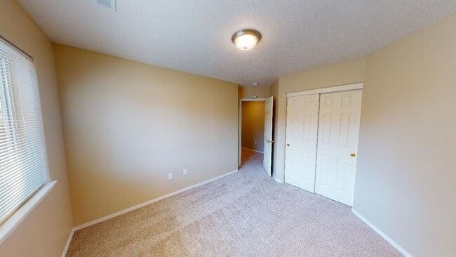 Building Photo - Updated Two Level Home in Sandy with Backyard. Pet Friendly