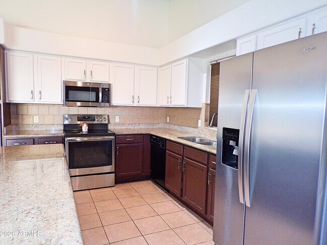 Building Photo - 3087 Plaza De Viola