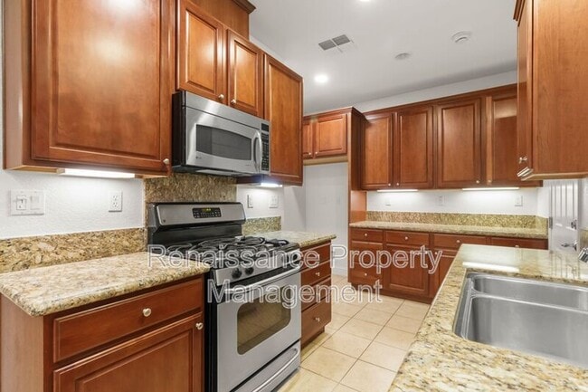 Building Photo - 363 W Viento St