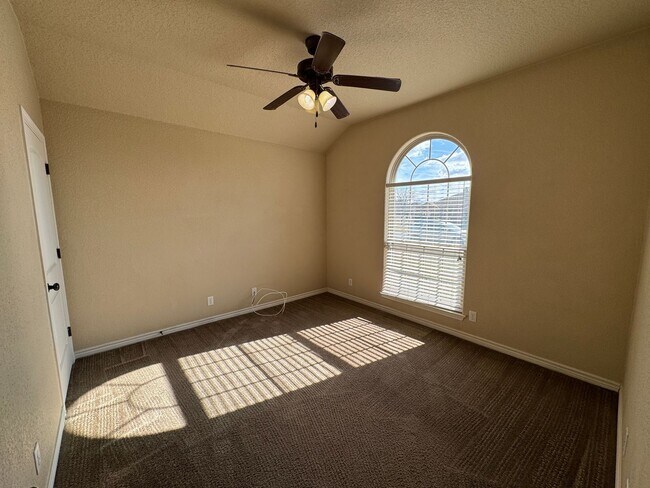 Building Photo - 601 W Little Dipper Dr