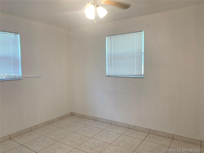 Building Photo - 3621 SW 46th Ave